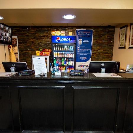 Rodeway Inn Central Колорадо Спрингс Екстериор снимка