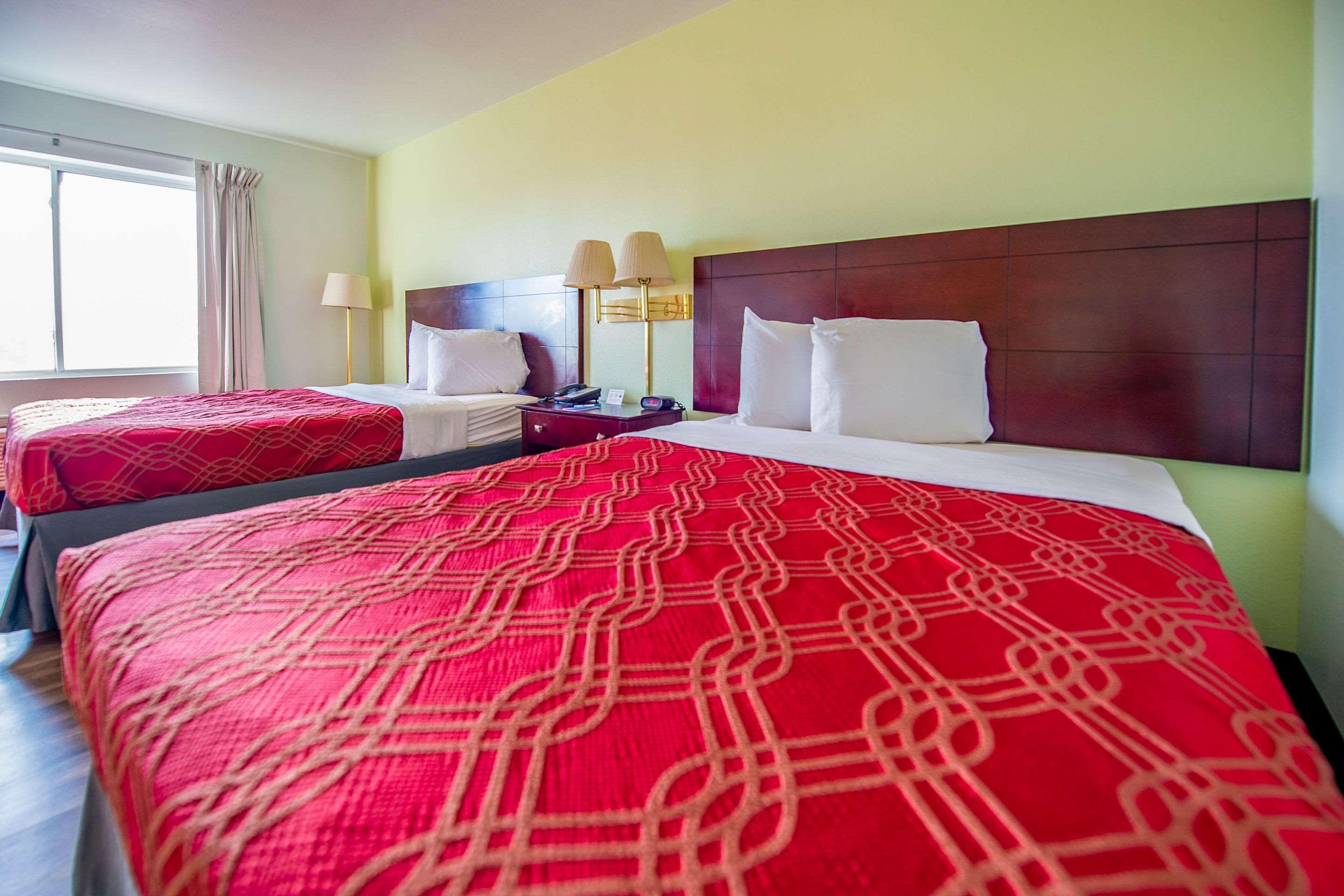 Rodeway Inn Central Колорадо Спрингс Екстериор снимка