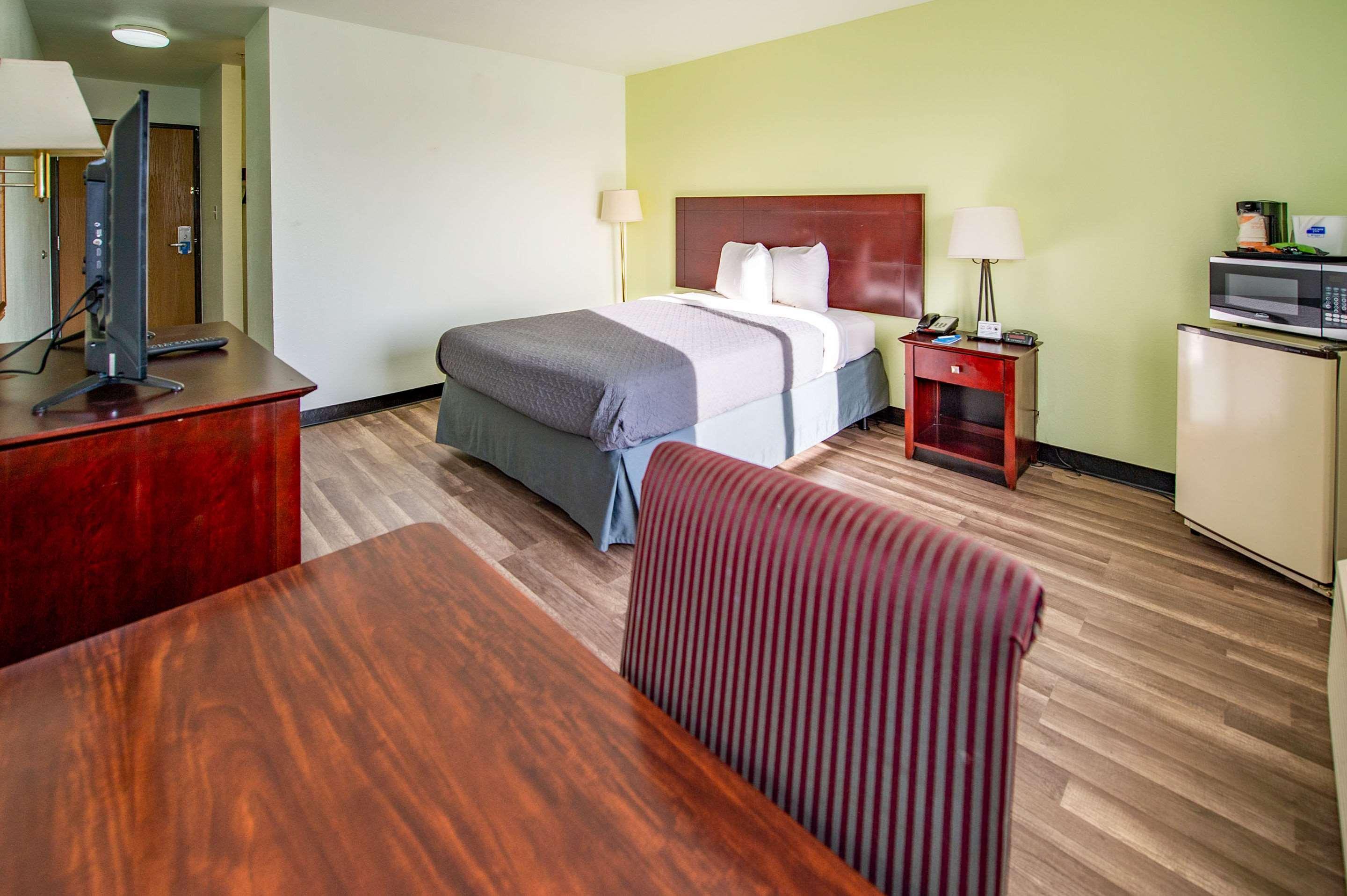 Rodeway Inn Central Колорадо Спрингс Екстериор снимка