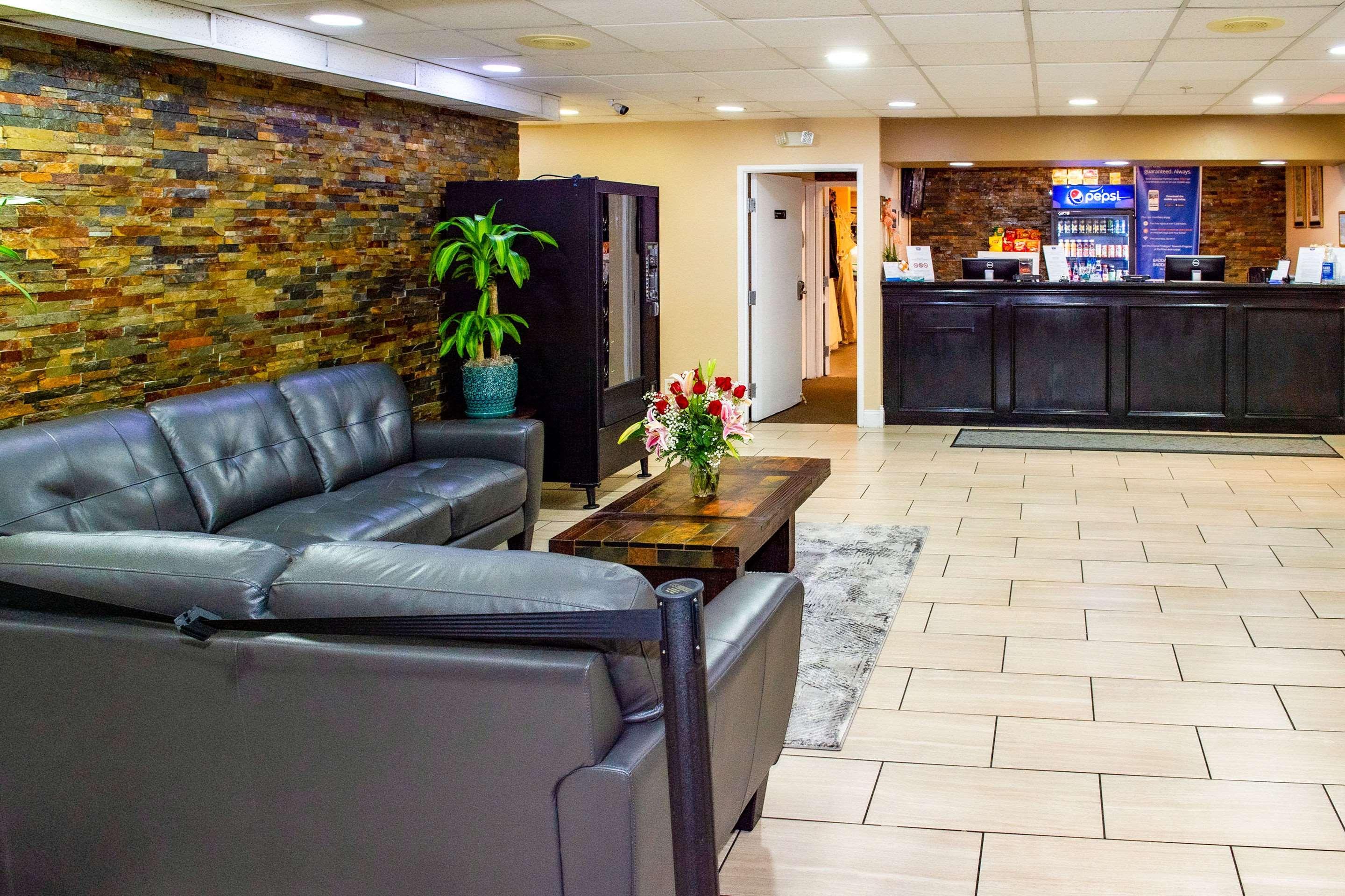 Rodeway Inn Central Колорадо Спрингс Екстериор снимка