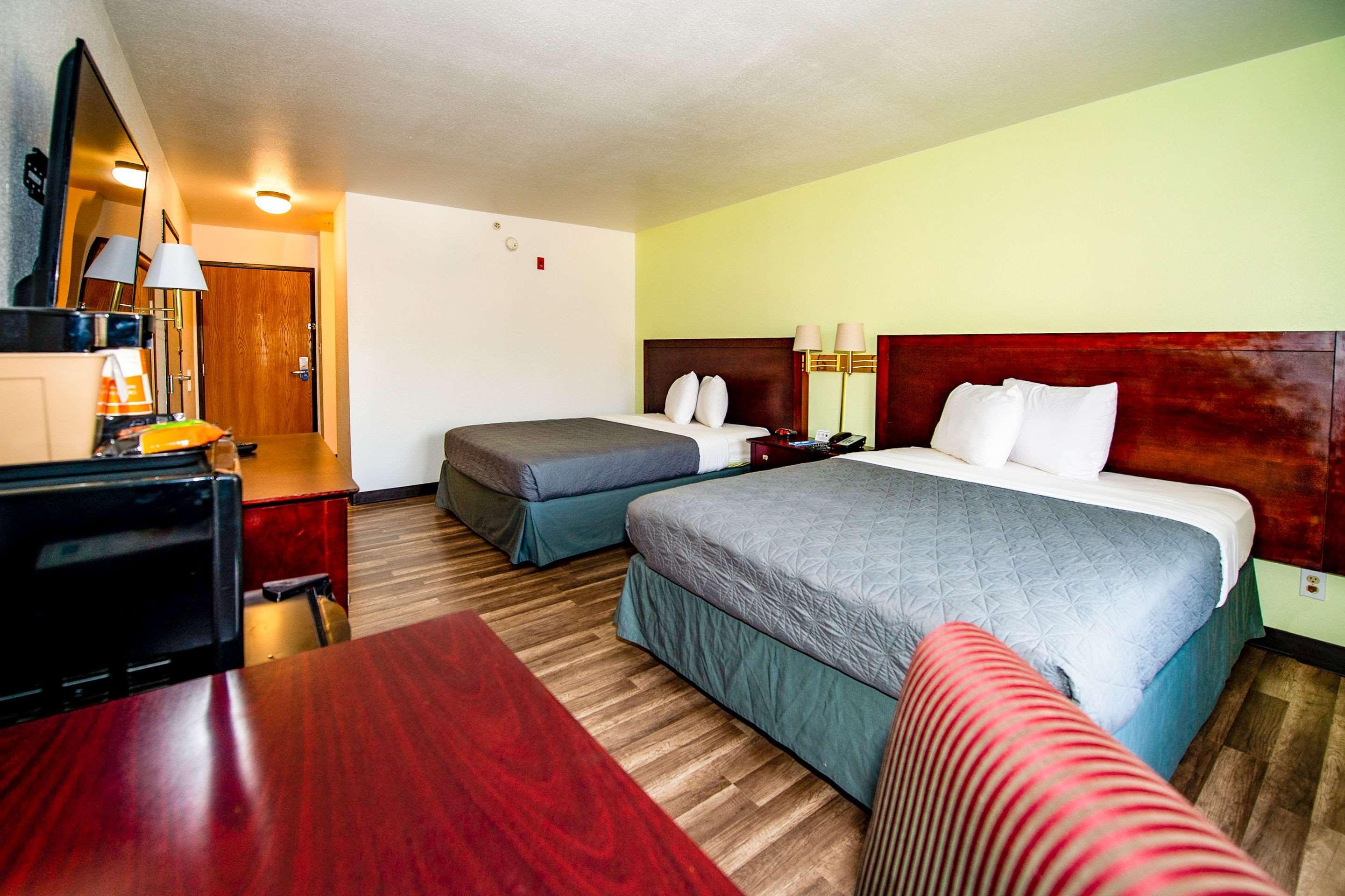 Rodeway Inn Central Колорадо Спрингс Екстериор снимка