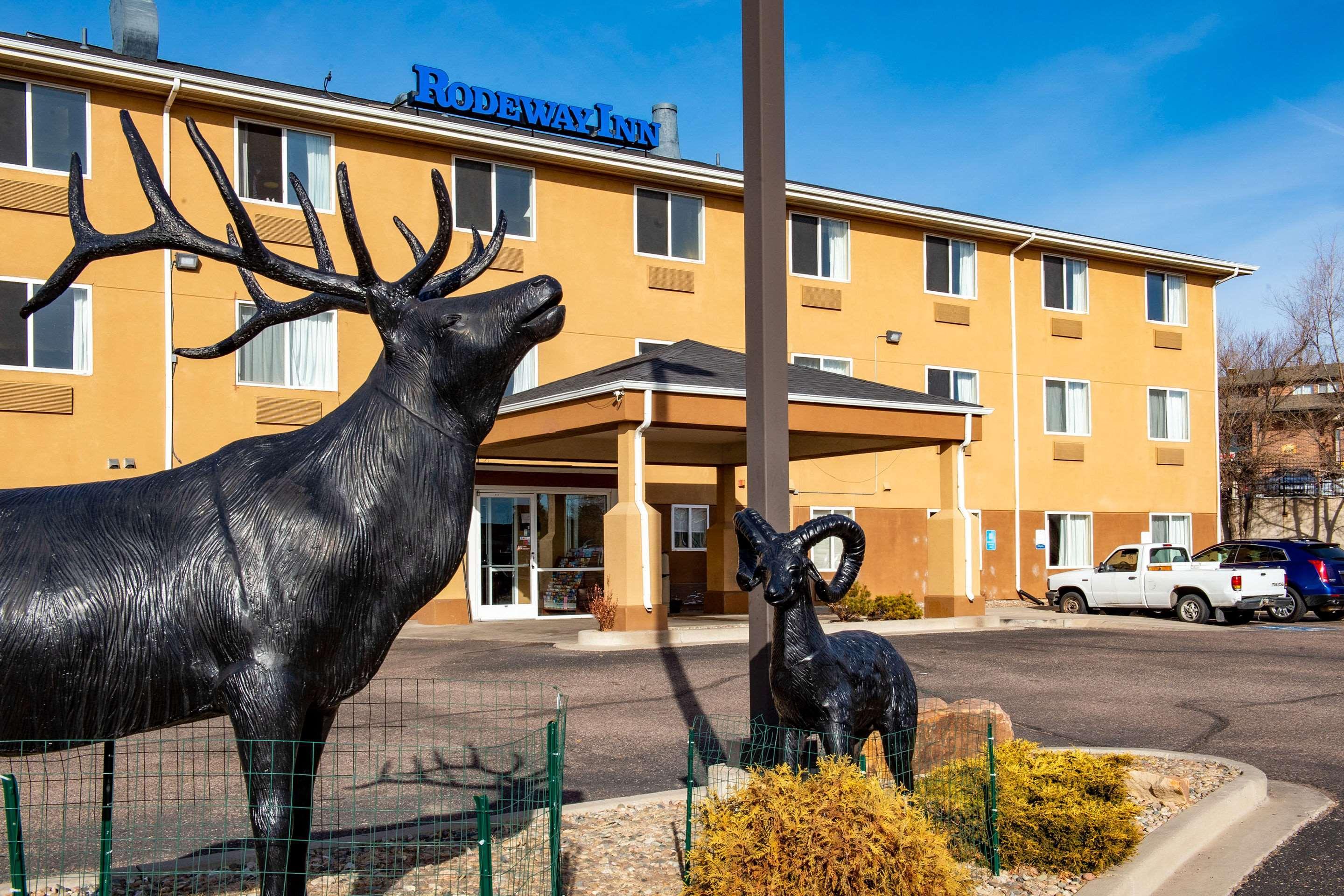 Rodeway Inn Central Колорадо Спрингс Екстериор снимка