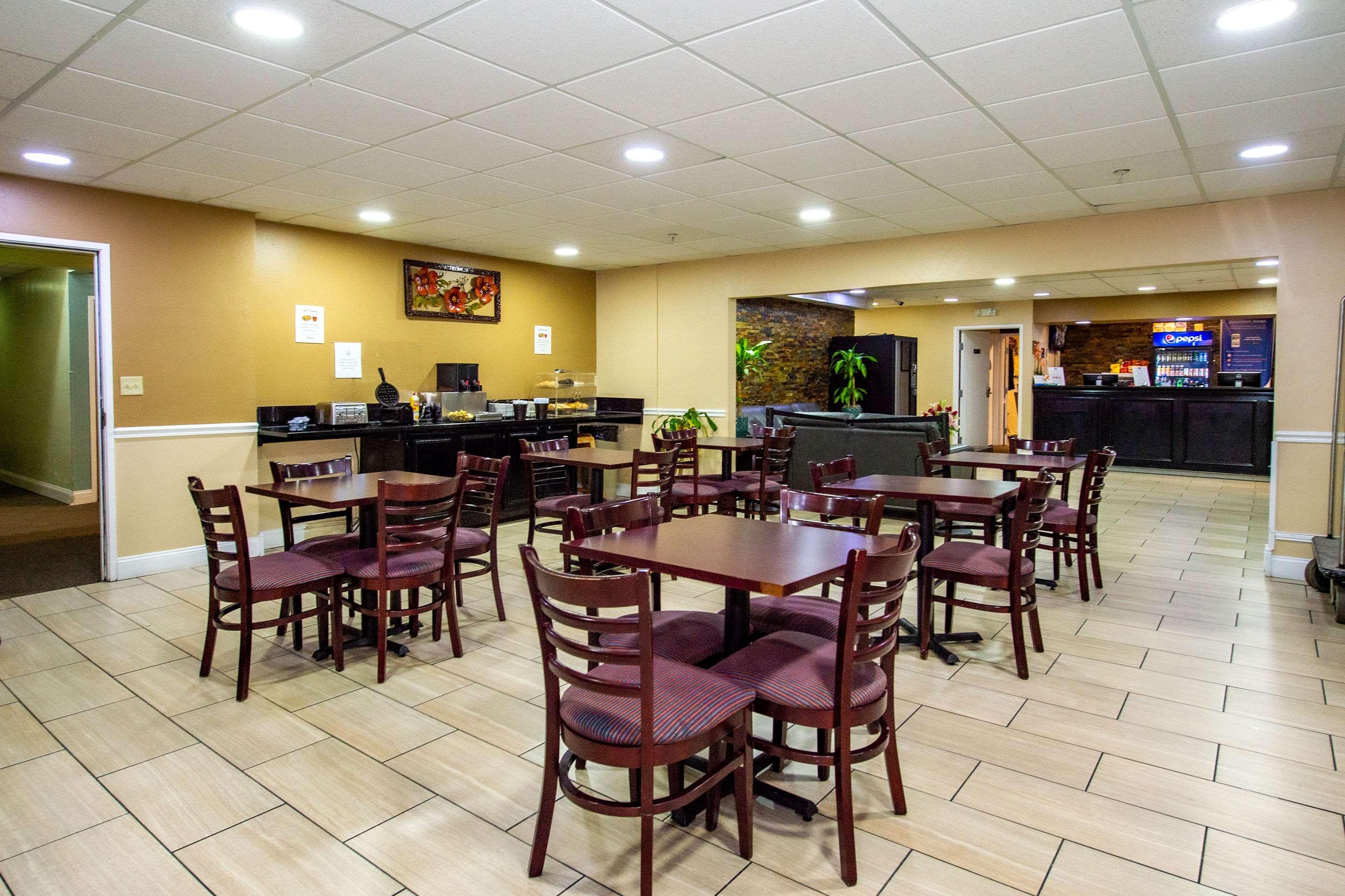 Rodeway Inn Central Колорадо Спрингс Екстериор снимка