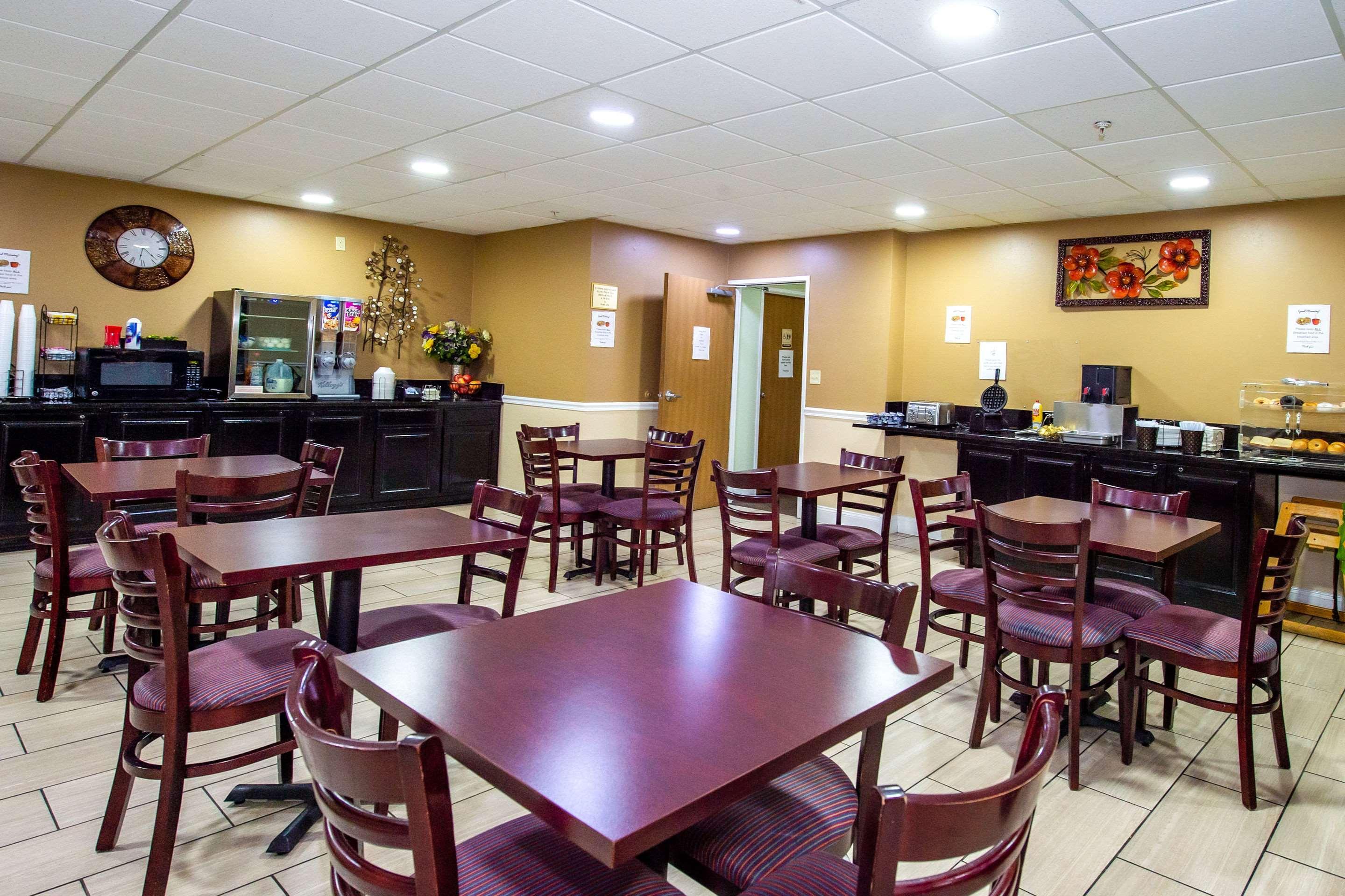 Rodeway Inn Central Колорадо Спрингс Екстериор снимка