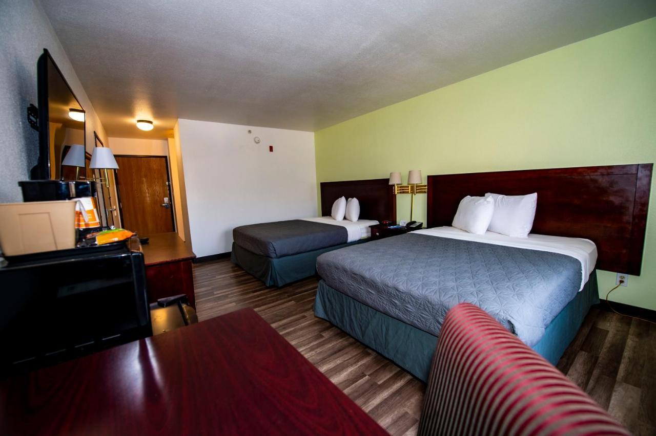 Rodeway Inn Central Колорадо Спрингс Екстериор снимка
